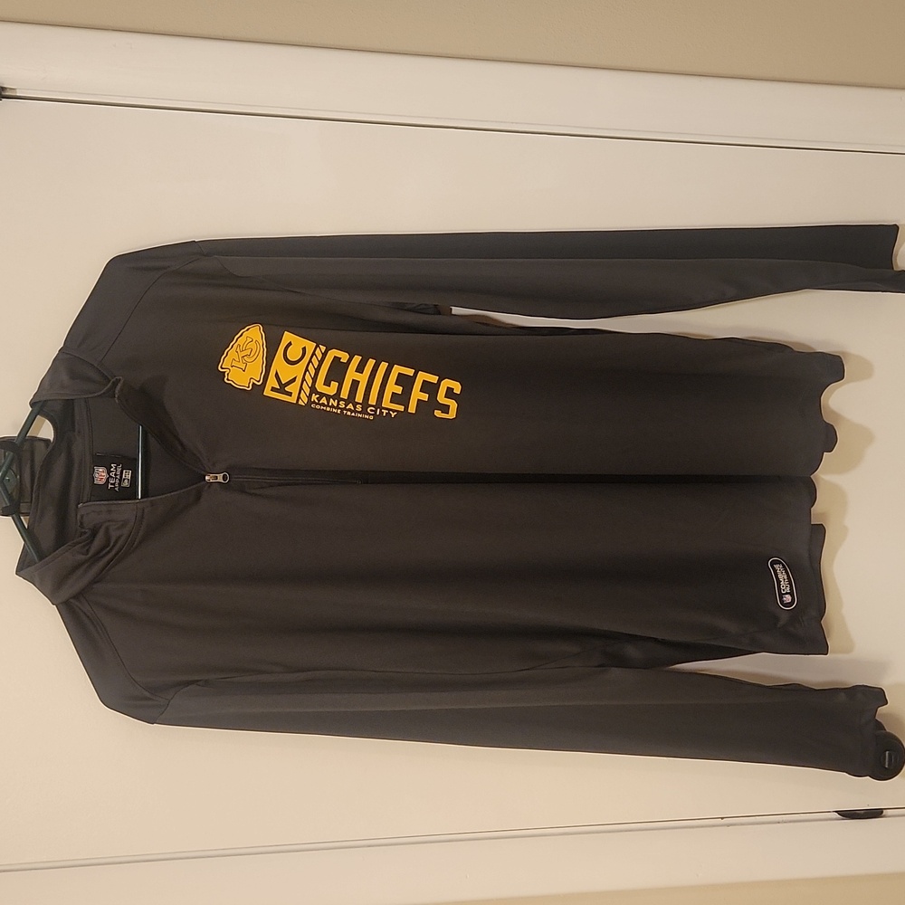 Mens KC Chiefs lightweight 1/4 pullover.